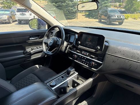 Used 2022 Nissan Pathfinder SV AWD/4WD image 16