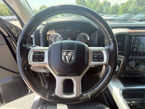 Used 2019 RAM 1500 Laramie w/ Convenience Group AWD/4WD image 8