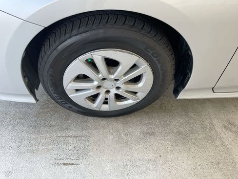 Used 2017 Toyota Prius Two w/ Carpet Mat Package FWD image 10