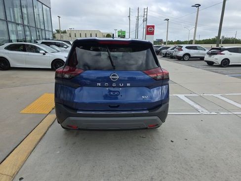 Used 2023 Nissan Rogue SV image 5