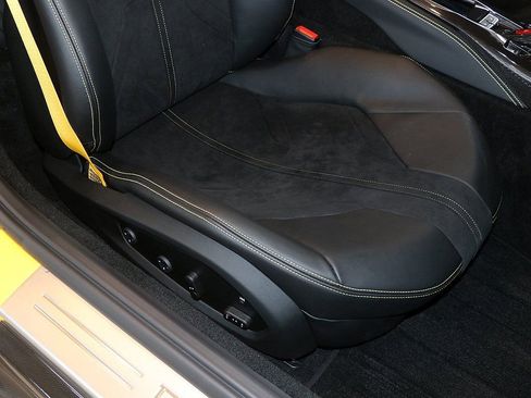 Certified 2021 Ferrari 812 GTS image 32