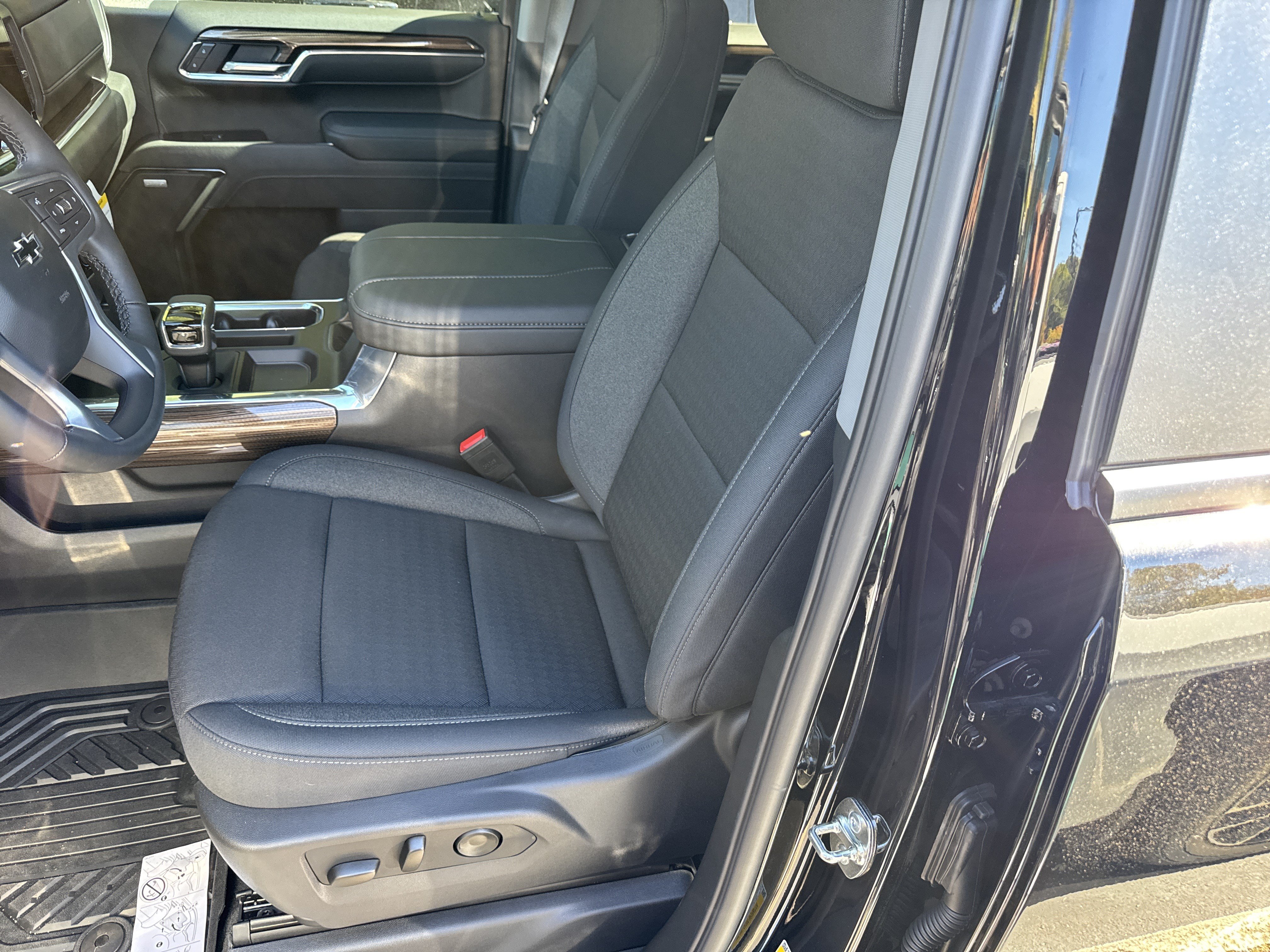New 2026 Chevrolet Silverado 1500 RST w/ Z71 Off-Road Package AWD/4WD image 9