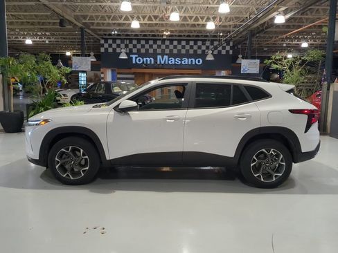 Used 2024 Chevrolet Trax LT w/ LT Convenience Package image 10