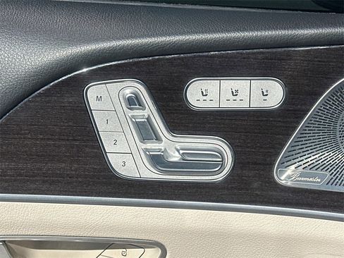 Used 2022 Mercedes-Benz GLS 450 4MATIC image 11