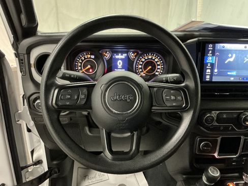 Used 2024 Jeep Gladiator Sport AWD/4WD image 12