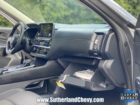 Used 2024 Nissan Pathfinder SV image 19