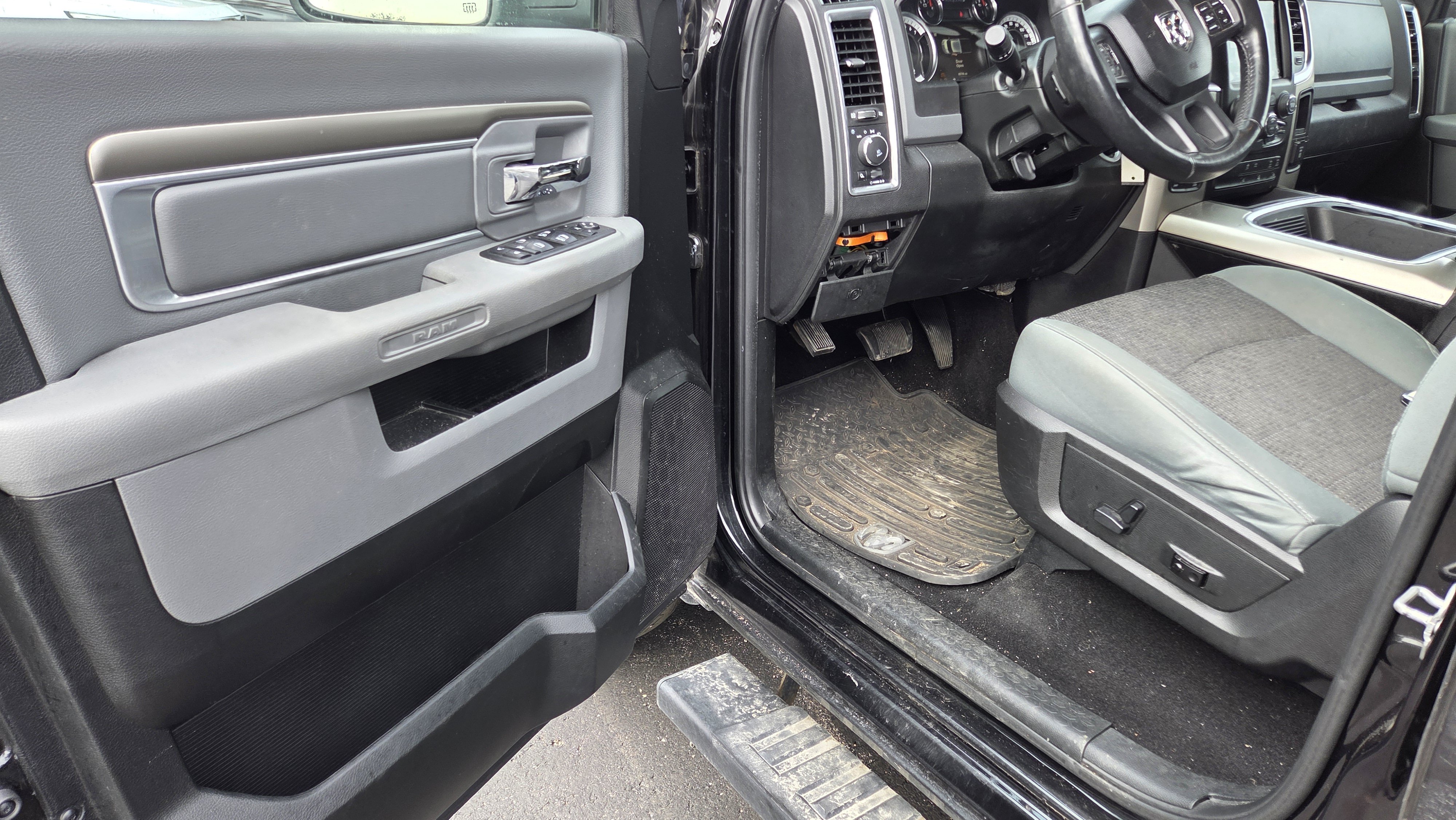 Used 2018 RAM 1500 Big Horn AWD/4WD image 12