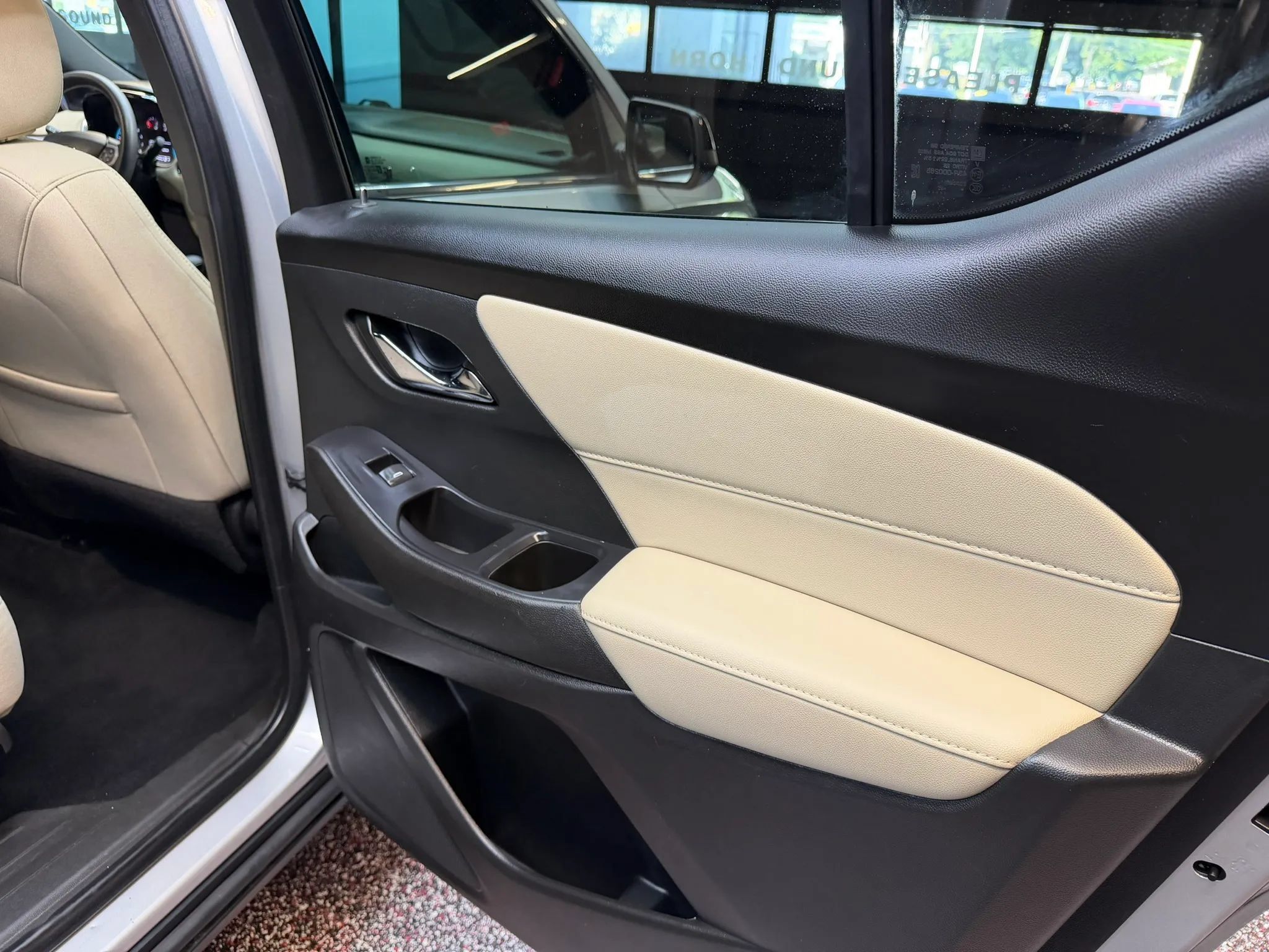 Used 2022 Chevrolet Traverse LS AWD/4WD image 25