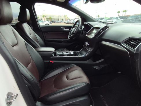 Used 2020 Ford Edge Titanium w/ Equipment Group 301A FWD image 29