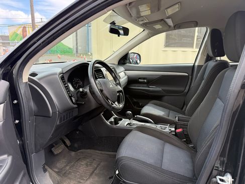 Used 2016 Mitsubishi Outlander SE image 9