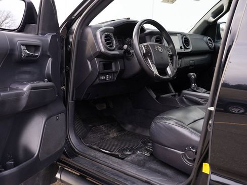 Used 2019 Toyota Tacoma TRD Off-Road image 14