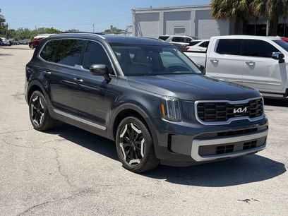Used 2023 Kia Telluride S w/ S Sunroof Package