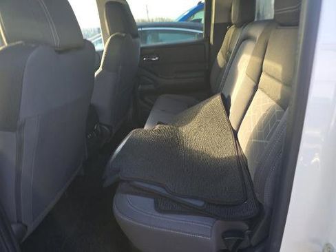 Used 2025 Nissan Frontier SV w/ SV Convenience Package image 9