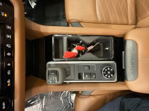 Used 2024 Nissan Pathfinder Platinum w/ Cargo Package AWD/4WD image 21