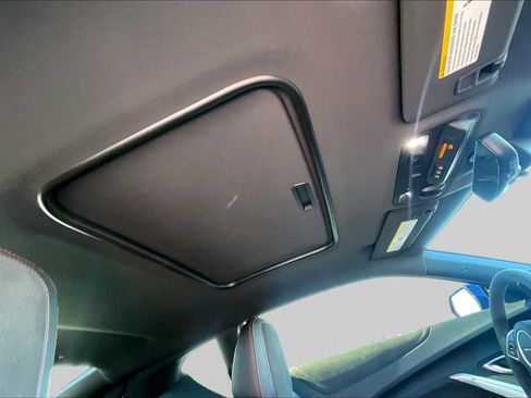 Used 2021 Chevrolet Camaro ZL1 RWD image 13