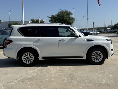 Used 2024 Nissan Armada SV AWD/4WD image 3