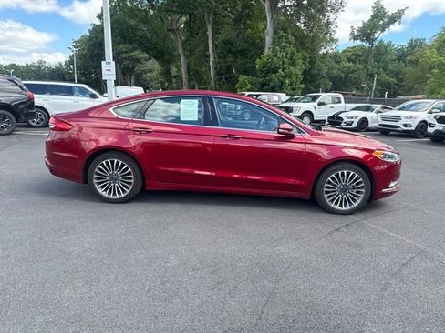 Used 2017 Ford Fusion SE w/ Fusion SE Technology Package FWD image 8