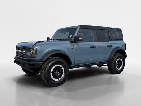 New 2025 Ford Bronco Badlands image 3