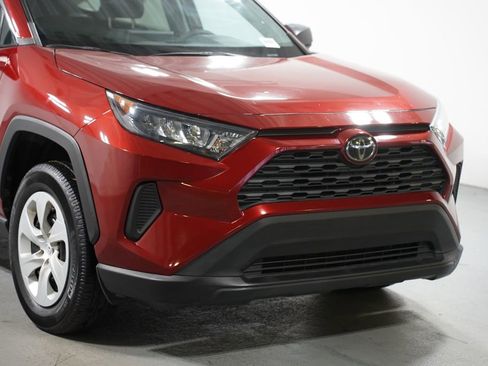 Used 2020 Toyota RAV4 LE image 4