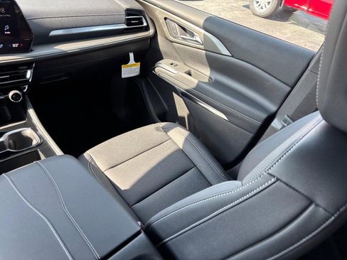 New 2026 Chevrolet Traverse LT w/ Midnight/Sport Edition FWD image 10