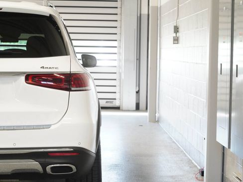 Certified 2023 Mercedes-Benz GLS 450 4MATIC image 10