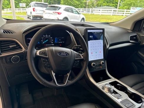 Used 2024 Ford Edge SEL w/ Convenience Package AWD/4WD image 16