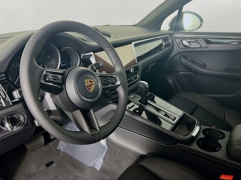 New 2026 Porsche Macan image 4