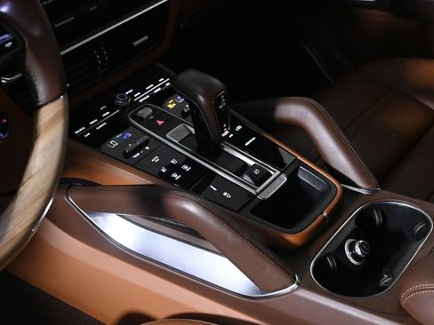 Certified 2023 Porsche Cayenne Turbo S AWD/4WD image 21