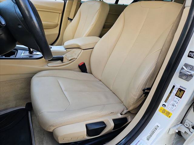 Used 2015 BMW 320i Sedan RWD image 14