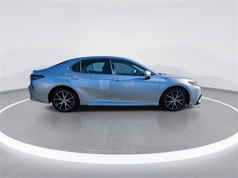 Used 2024 Toyota Camry SE image 9