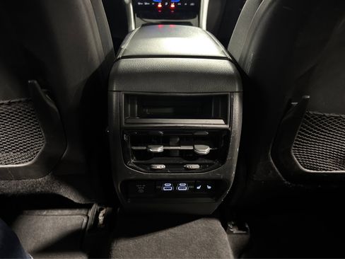 Used 2023 Jeep Grand Cherokee Limited image 38