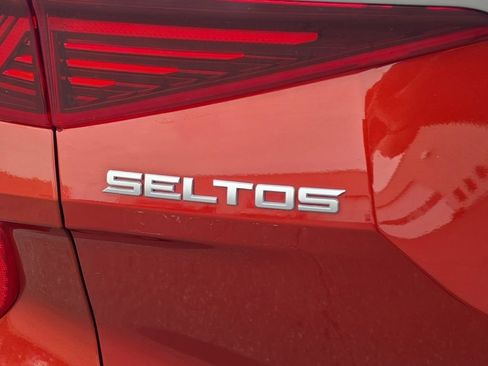 Used 2023 Kia Seltos S w/ Navigation Package FWD image 7