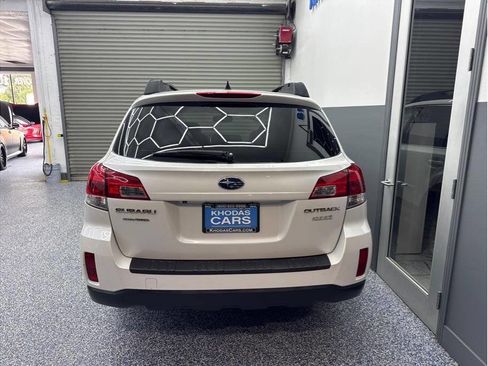 Used 2014 Subaru Outback 2.5i Premium w/ Moonroof Package image 4