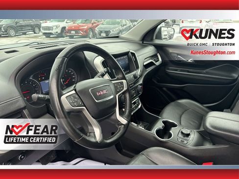 Used 2024 GMC Terrain SLT image 21