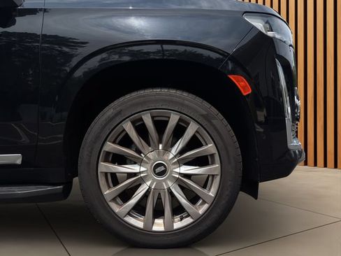 Used 2023 Cadillac Escalade ESV Premium Luxury AWD/4WD image 23