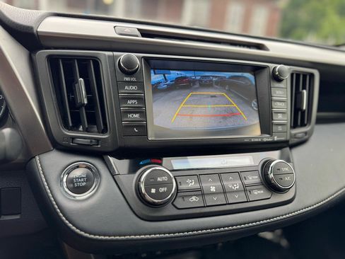 Used 2018 Toyota RAV4 Limited FWD image 28