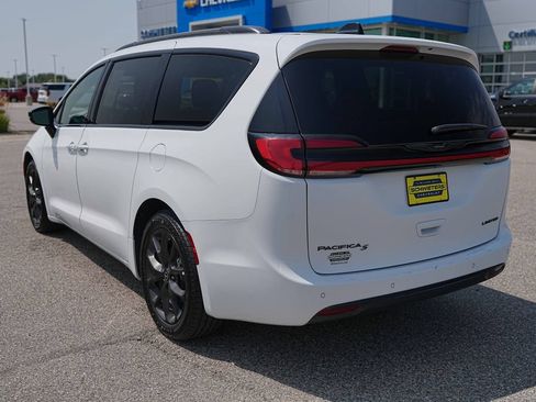 Used 2025 Chrysler Pacifica Limited FWD image 8
