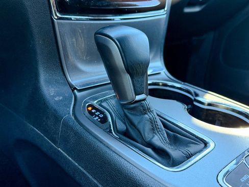 Used 2019 Jeep Grand Cherokee Laredo image 29