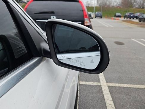 Used 2021 Mercedes-Benz GLC 300 4MATIC w/ Premium Package image 13