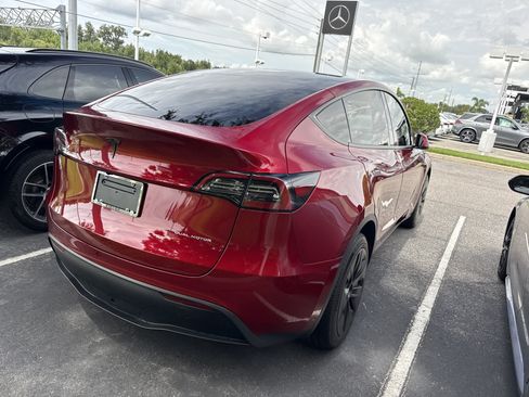 Used 2024 Tesla Model Y Long Range AWD/4WD image 2