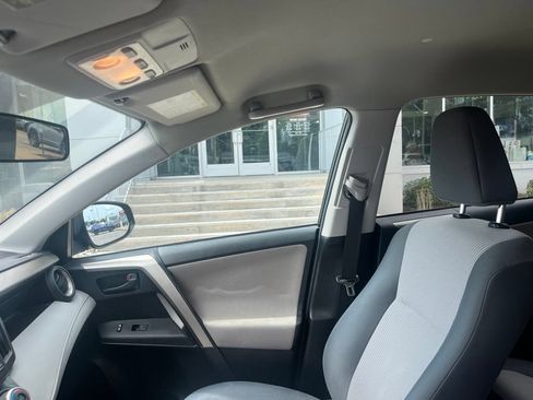 Used 2015 Toyota RAV4 LE FWD image 11
