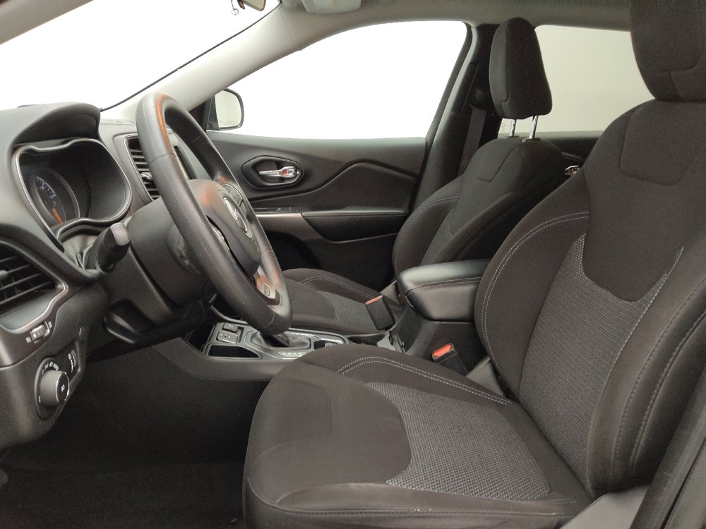 Used 2019 Jeep Cherokee Latitude w/ Popular Appearance Group FWD image 17