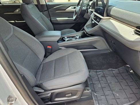 Used 2025 Ford Explorer Active RWD image 10