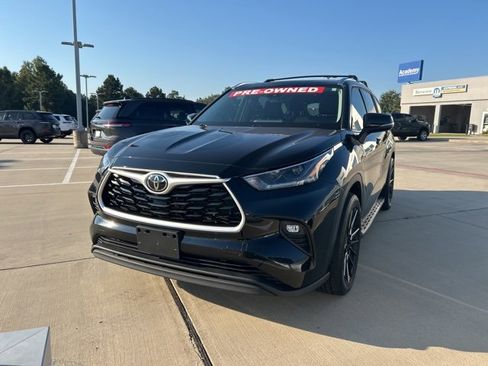 Used 2021 Toyota Highlander XLE image 3