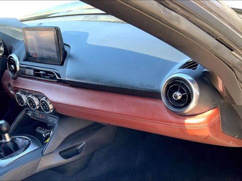 Used 2019 MAZDA MX-5 Miata RF Grand Touring w/ GT-S Package image 16