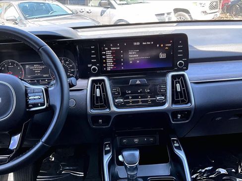 Used 2023 Kia Sorento EX w/ Panoramic Sunroof Package image 7