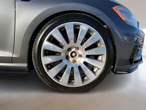 Used 2019 Volkswagen Golf R 4-Door image 9