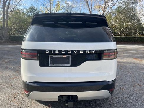 Used 2024 Land Rover Discovery Metropolitan Edition image 8