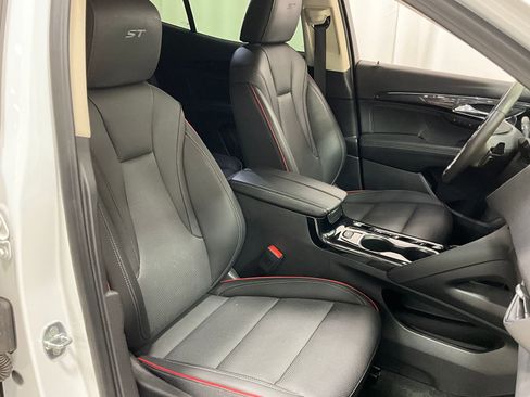 Used 2023 Buick Envision Essence w/ Sport Touring Package AWD/4WD image 8
