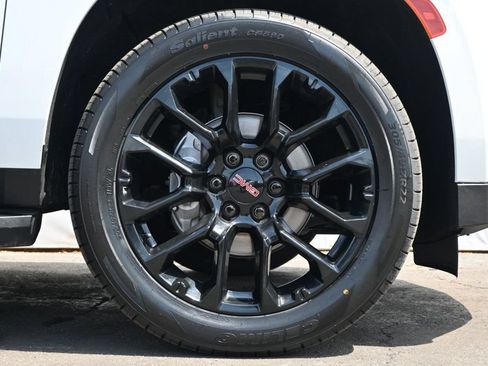 Used 2023 GMC Yukon SLT RWD image 9